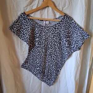 Bongo med gray  leopard print asymmetrical hem top #leopardprint #asymmetrical #